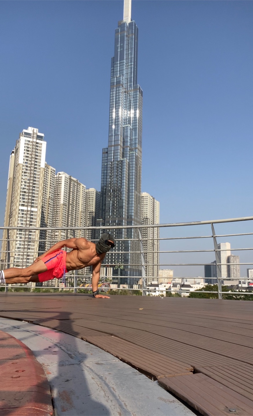 Static Core: Side Plank Under Skyline